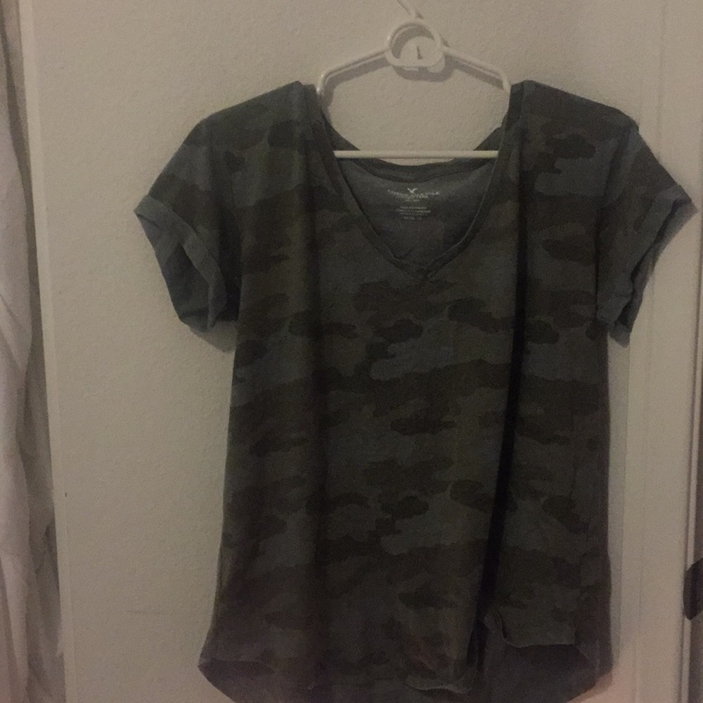 Camo v-kneck